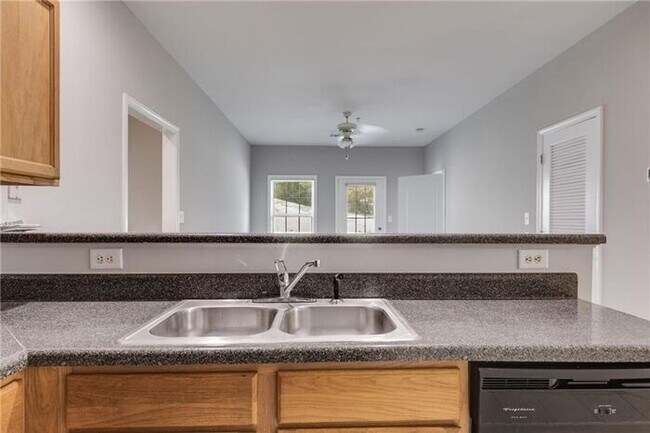 Building Photo - 3-Bedroom, 2-Bath Main-Level Condo in Convenient Douglasville Location