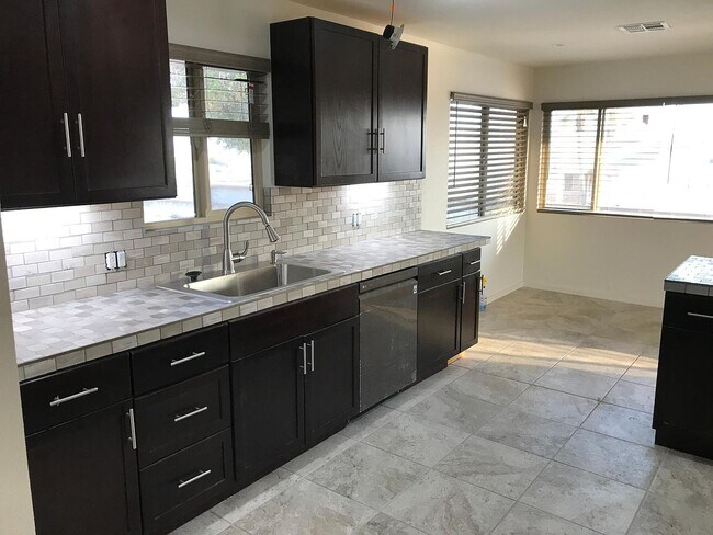 Foto del edificio - 750 Kootenay Dr