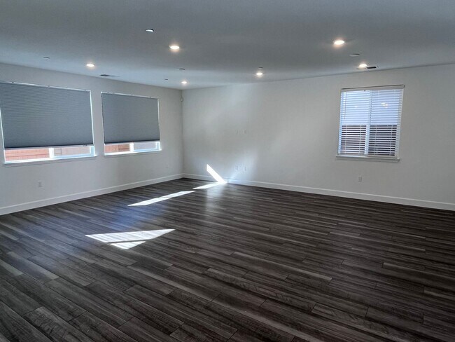 Foto del edificio - Gorgeous Brand New 4 Bedroom Smart Home in...
