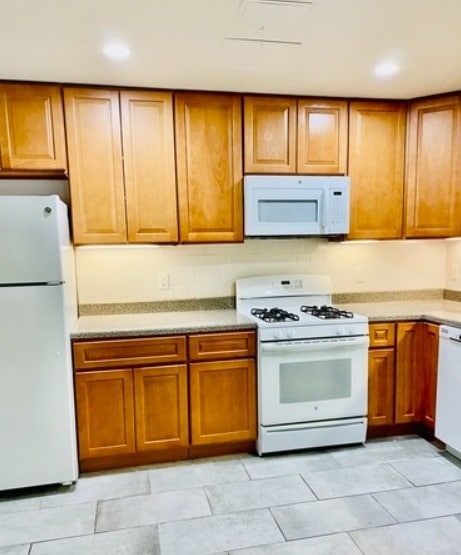 Foto del edificio - 48 Davis Ave