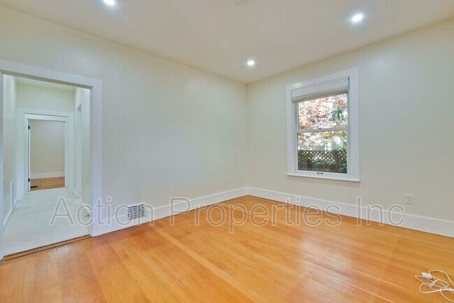 Building Photo - 315 Melville Ave