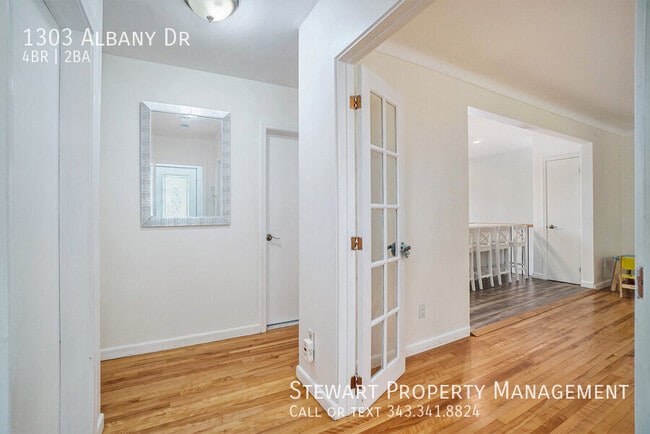 Building Photo - 1303 Albany Dr