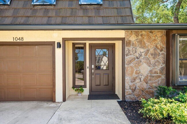 Building Photo - 1048 Raintree Dr