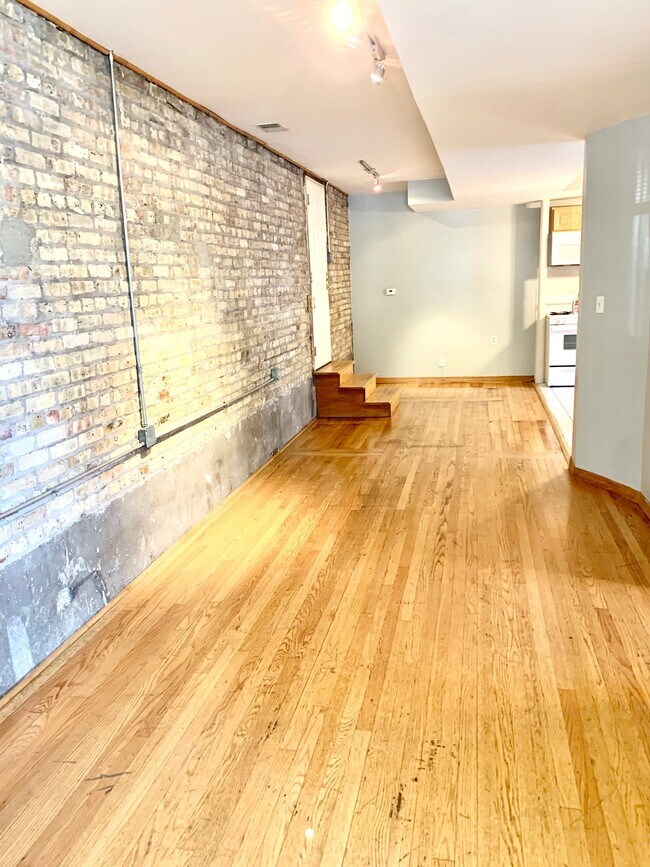 Foto del edificio - 2336 N Sacramento Ave