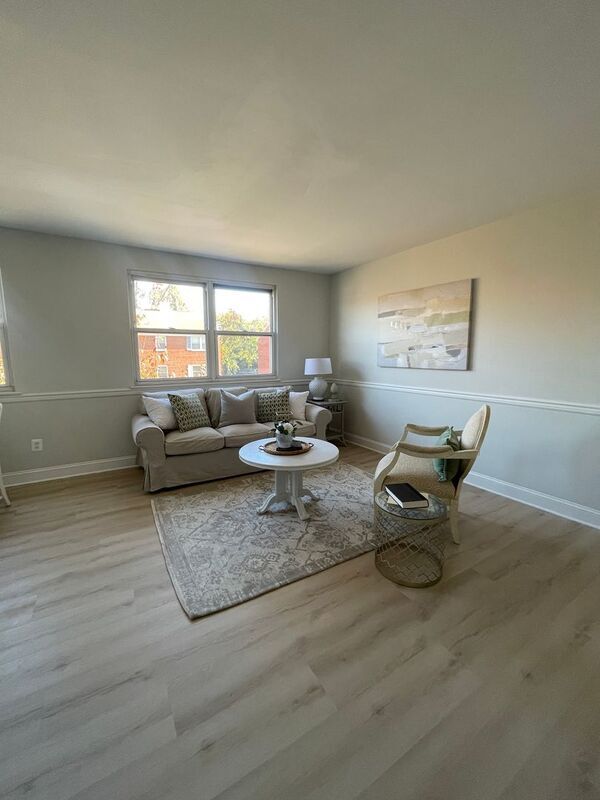 Foto del edificio - 4406 Falls Bridge Dr