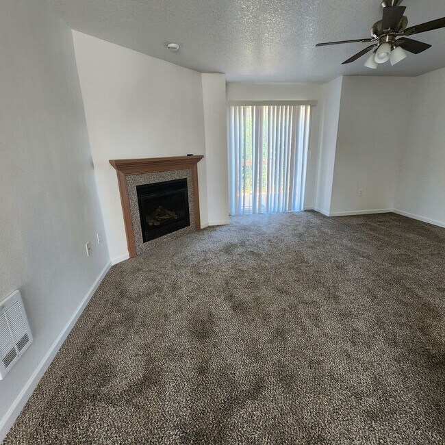 Foto del edificio - 449/451 N. Main Ave.