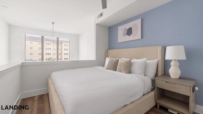 Foto del edificio - 6525 Ed Bluestein Blvd