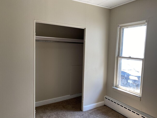 Building Photo - 306 River Oaks Dr