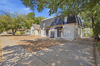 Building Photo - 3211 Rogers Ave