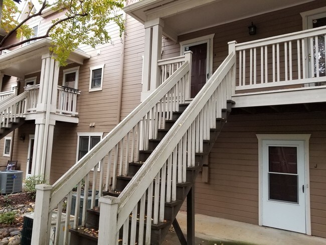 Foto del edificio - Fabulous 2 BR, 2.5 BT Eastover condo.