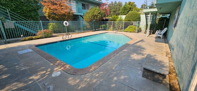 Foto del edificio - Cozy apartment for rent in Visalia