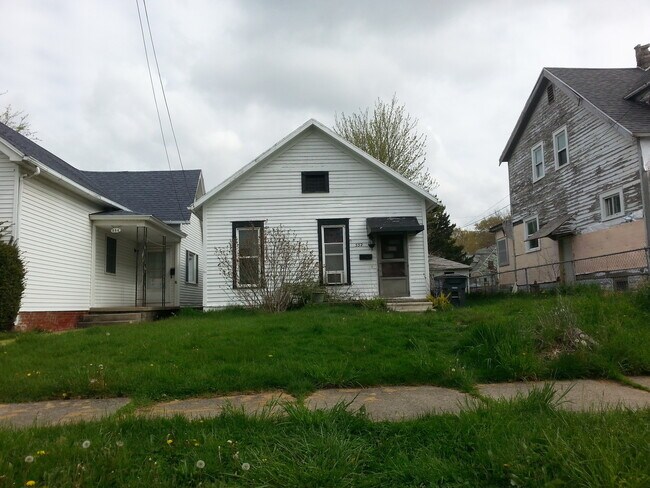 Building Photo - 2 Bedroom 1 bath