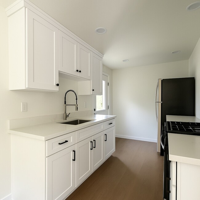 Building Photo - 4210 1/2 Portola Ave