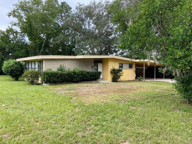 Building Photo - 7990 Carlotta Rd S