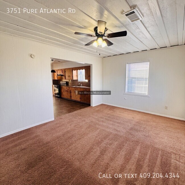 Foto del edificio - 3751 Pure Atlantic Rd