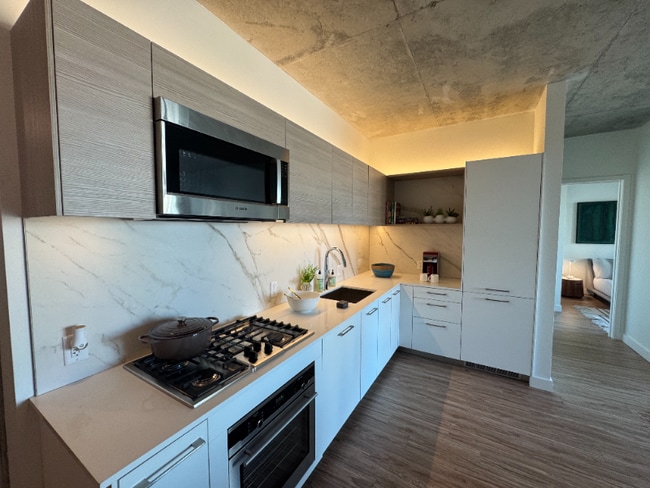 Building Photo - 167 N Desplaines St