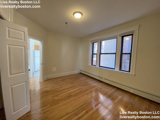 Building Photo - 1422 Commonwealth Ave
