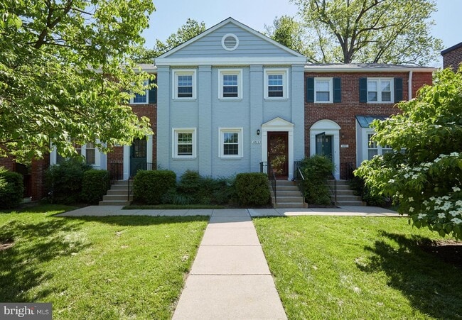 Foto del edificio - 6723 Kenwood Forest Ln