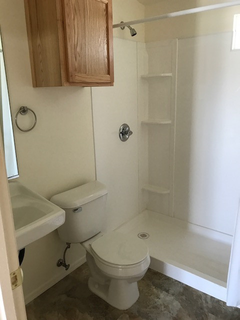 Bathroom - 2555 W 4th St