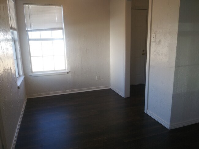 Foto del edificio - 1006 N Lake St