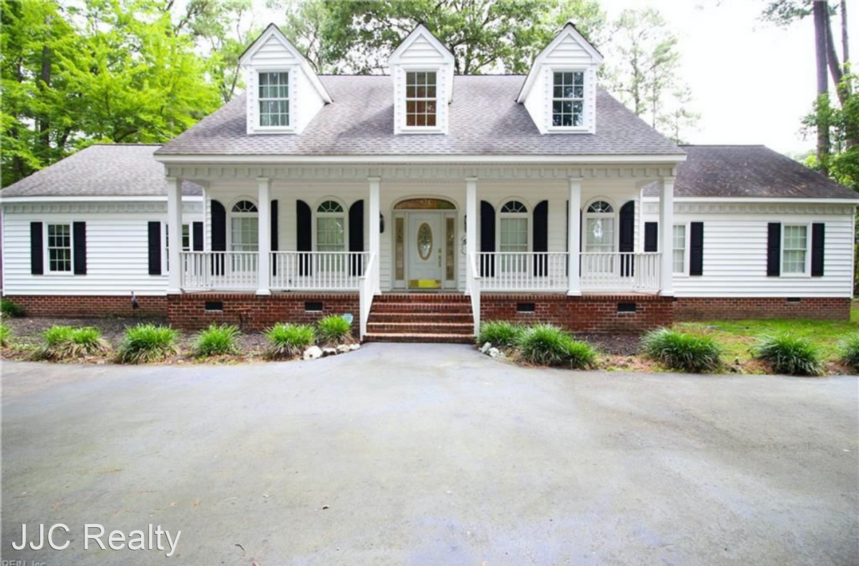 Foto principal - 5 br, 3 bath House - 535 Piney Point