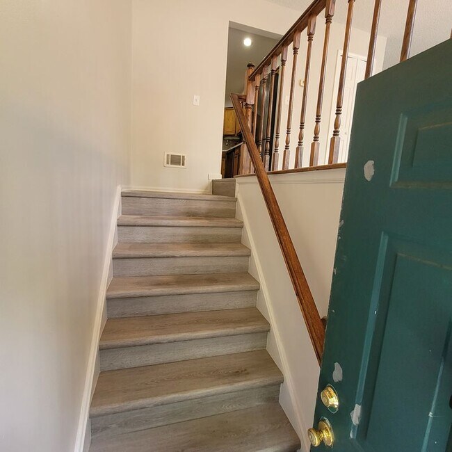 Foto del edificio - 220 Sapphire Ln
