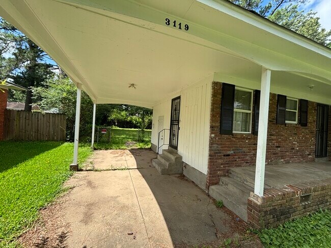 Foto del edificio - 3119 Queensgate Ave