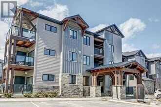 Building Photo - 10-210 Beausoleil Ln