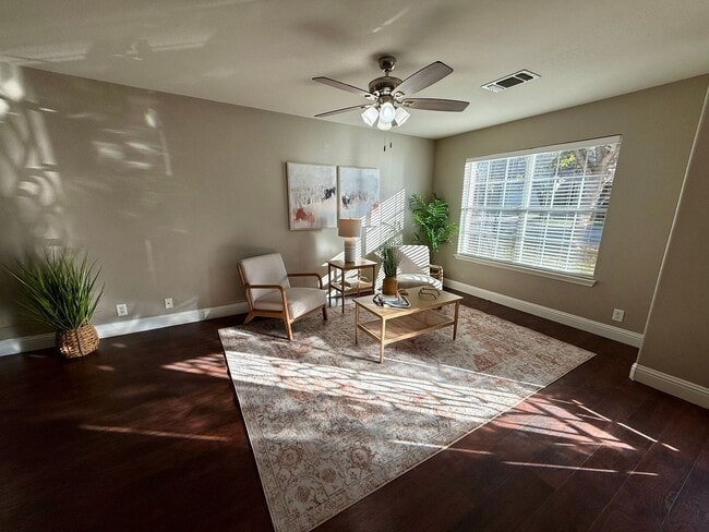 Building Photo - Stunning 2-story, 4-bedroom, 2.5-bathroom ...