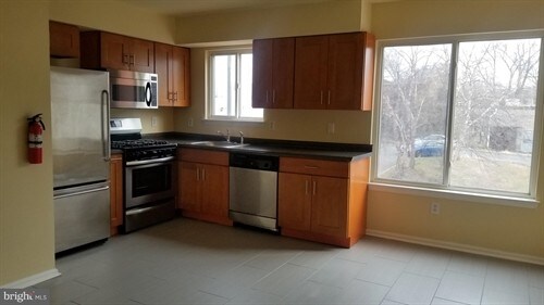 Foto principal - Row/Townhouse, Colonial - TRENTON, NJ
