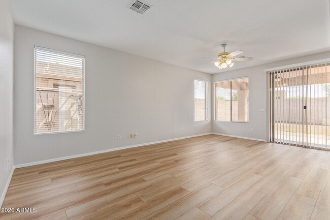 Foto del edificio - 6211 W Wickieup Ln