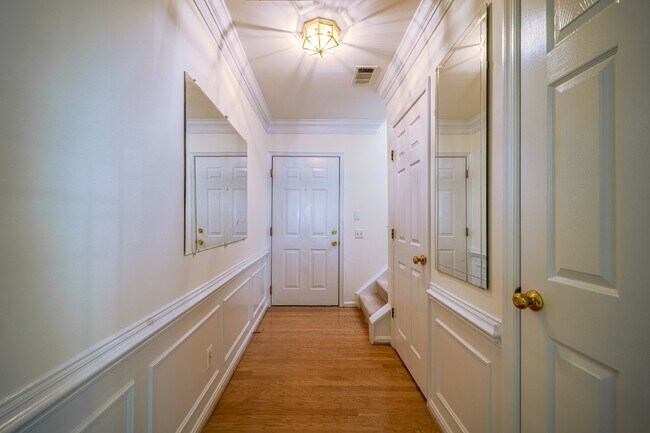 Foto del edificio - 2-level condo, conveniently located