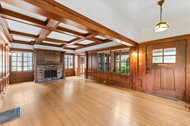 Building Photo - 6432 Benvenue Ave