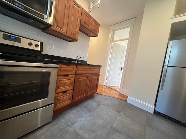 Foto principal - 63 Park Dr