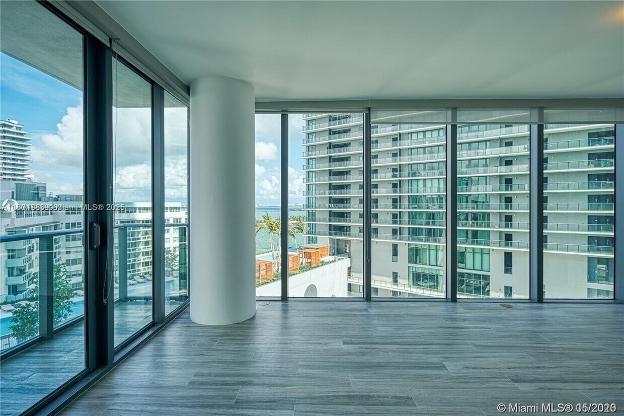 Foto principal - 650 NE 32nd St