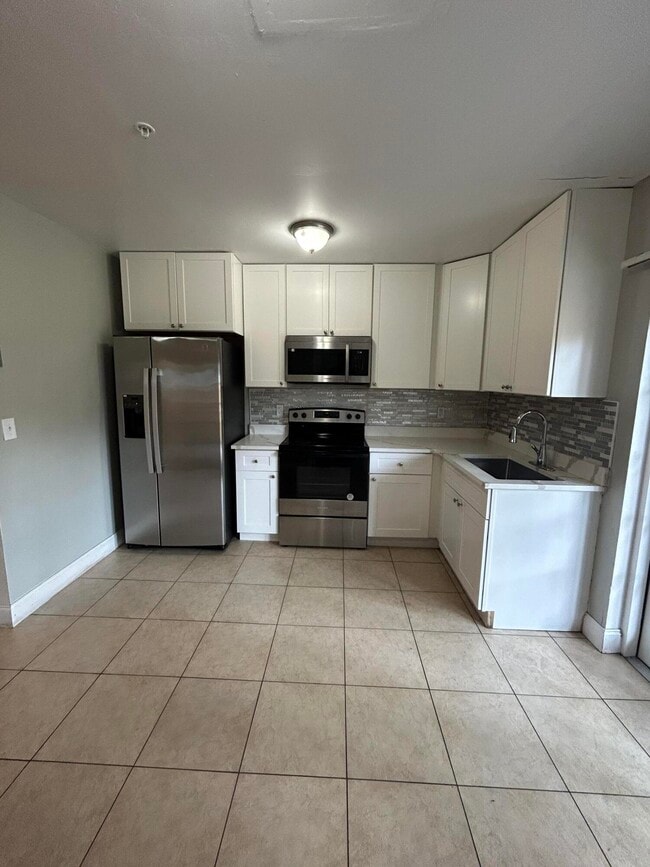 Building Photo - 3045 Jackson Ave