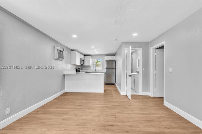 Foto del edificio - 163 NW 40th St