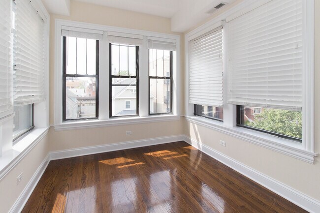 Foto del edificio - 3709 N Wilton Ave