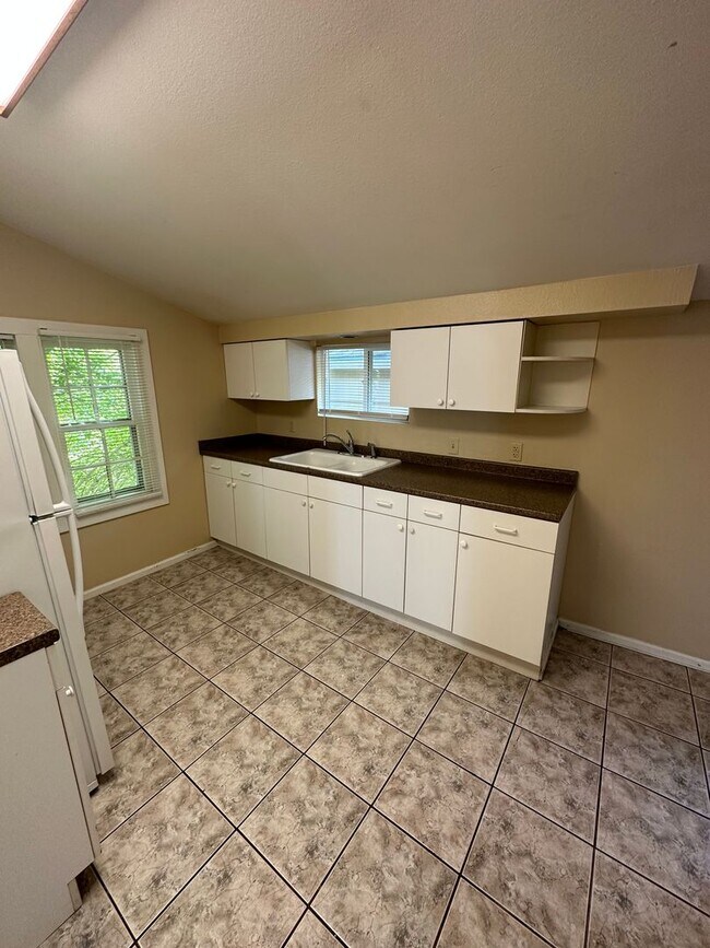 Foto del edificio - 2 BEDROOMS, 1 BATHROOM, PLUS OFFICE/BONUS ...