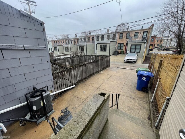 Building Photo - 3 br, 3 bath House - 800 N Collington Ave