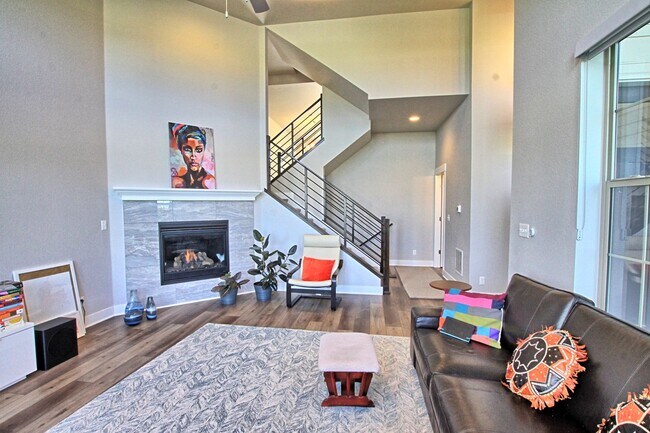 Building Photo - 3 bed 2.5 bath Central Park Home built in ...