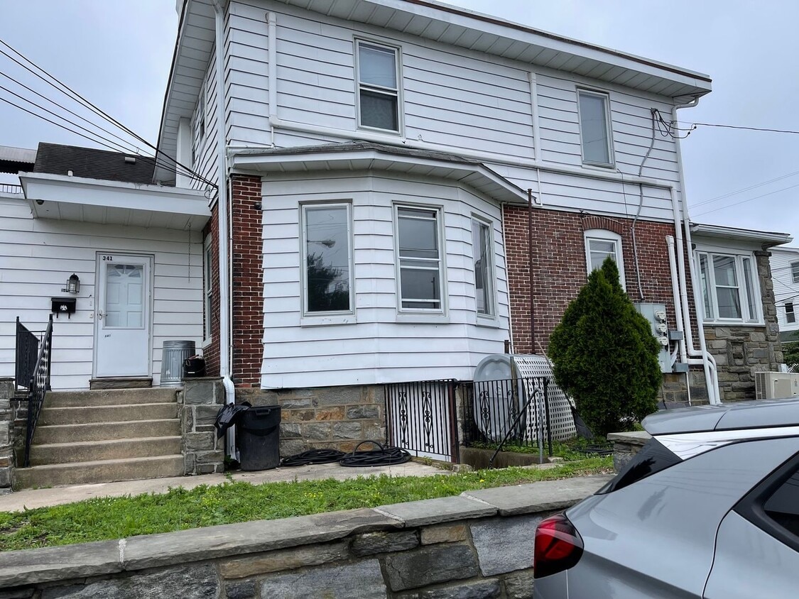 Building Photo - 341 Wanamaker Ave