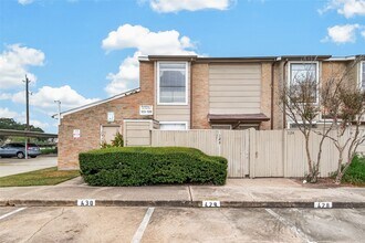 Building Photo - 2110 Wilcrest Dr