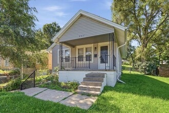 Building Photo - 6031 Pine St