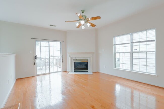 Building Photo - Beautiful 4 BR/3.5 BA Single-Family Home i...