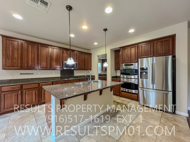 Building Photo - Beautiful 4 Bedroom 3 Bath home