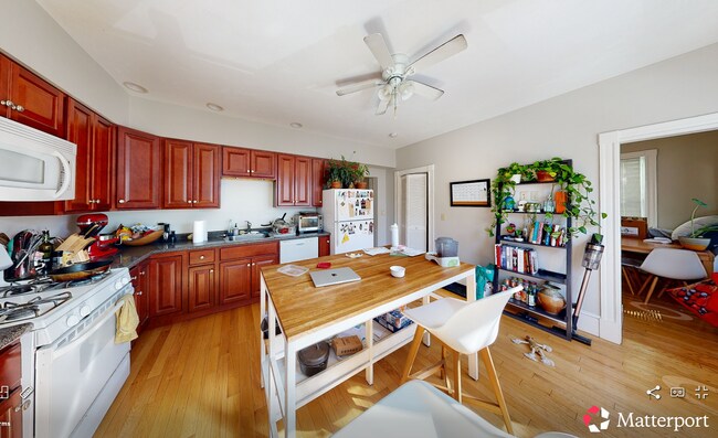 Photo - 2.5 bedroom/1 bathroom Cambridge apartment...