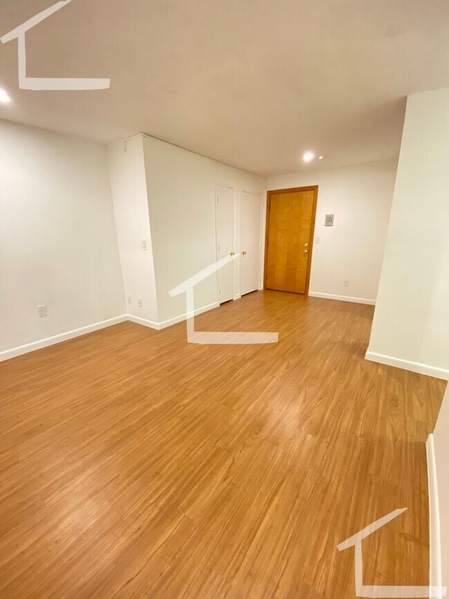 Building Photo - 16 Radcliffe Rd