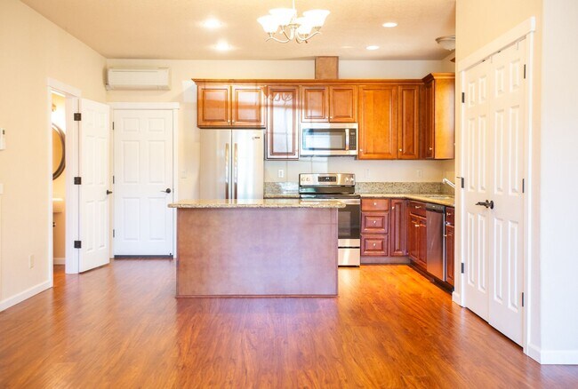 Building Photo - 4 Bedroom Oregon City with Large Bonus Roo...