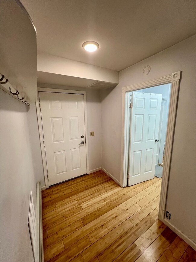 Building Photo - Charming 3-Bedroom Home in Fairbanks / Pet...